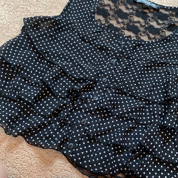 Adorable B/W Polka Dot Ruffled Crop Top - Picture 8 of 8